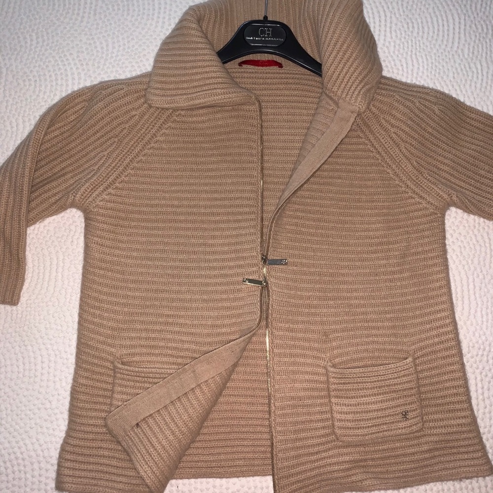 CAROLINA HERRERA zip-up sweater/jacket.
